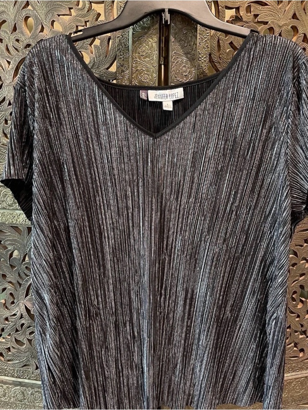 Sz Large JENNIFER LOPEZ (JayLo Collection) BLACK & SILVER SPARKLE V-NECK BLOUSE
